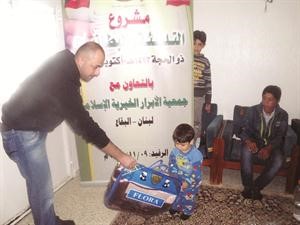مساعدات كويتية تقدم للنازحين السوريين في قضاء راشيامحمود الطويل