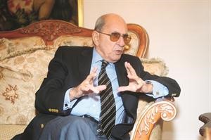السفير الكوبي مانويل بارديناس 	اسامة ابوعطية﻿