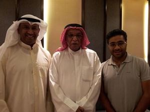 الفنان ابراهيم الصولة مع المذيعين المتالقين مايك مبلتع وطلال الياقوت﻿