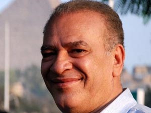 زوجة صلاح عبدالله: زوجي بخير وخرج من العناية المركزة