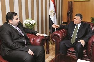  الوزير صالح متحدثا الى الزميل حسين الفيلكاوي﻿
