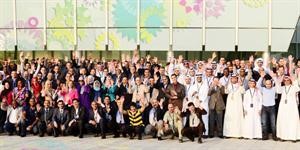 لقطة جماعية للمشاركين في مؤتمر زين الثاني للابداع التكنولوجي في دبي﻿