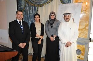 الشيخة مريم الصباح الثانية من اليسار مع قيادات شركة تساهيل خلال الندوة 	هاني عبدالله﻿