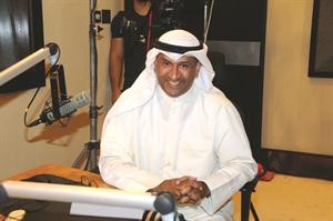 طلال الياقوت يبتسم قبل بدء البرنامج هاني الشمري