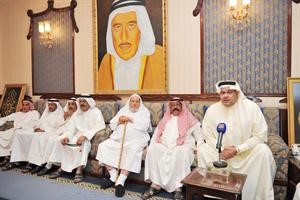 العيار يتحدث الى رواد ديوانه