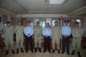 اللواء يوسف الانصاري والعميد خالد المكراد يتوسطان عددا من ضباط الحرس الوطني ﻿