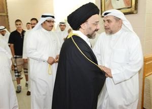 سيد حسين القلاف مستقبلا الناخبين﻿