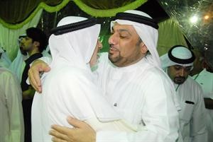 الزلزلة يحتضن احد الحضور﻿