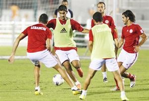 لاعبو المنتخب اللبناني في اخر تدريب بالدوحة
