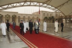 الشيخ احمد الحمود مغادرا الكويت في طريقه الى الرياض﻿