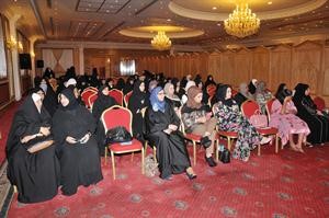 جانب من الحاضرات في حفل استقبال لاري