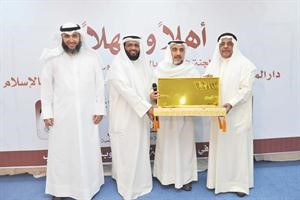 نوري النوري سلم مفتاح الدار الى فيصل الزامل﻿