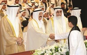 تكريم احد المشاركين