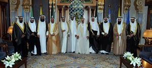 صاحب السمو الامير الشيخ صباح الاحمد خلال لقائه دمحمد الطبطبائي ودبدر الماص ودعبدالمحسن الطبطبائي ودوليد الرومي
ودانور السليم ودوليد الكندري ودسعود الدوسري ودعصام غريب ودخالد العتيبي وصالح النهام
