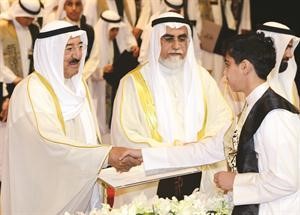 صاحب السمو الامير مكرما احد حفظة القران