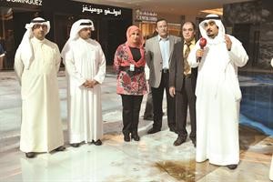 جانب من الاحتفال ويبدو علي مازح وطارق منصور