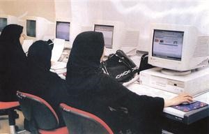 العنزي: ليس من حق الزوج إجبار زوجته على صرف راتبها على البيت
