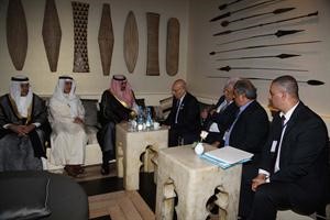 الشيخ صباح الخالد خلال لقائه نبيل شعث﻿