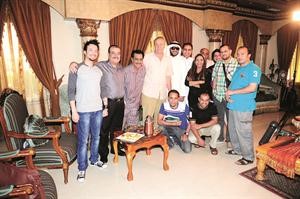الفنان القدير عبدالعزيز الحداد ومرام مع المخرج البيلي احمد وعدد من فريق مسلسل وتستمر الايام	اسامة ابوعطية﻿