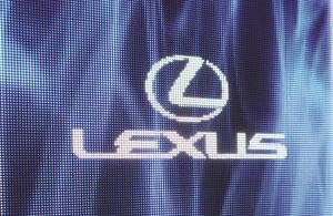 «الساير» تطلق سفيرة الفخامة في العالم سيارة لكزس LS الجديدة للعام 2013 
