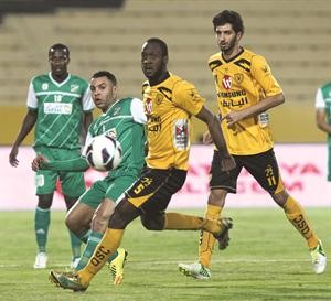 طلال نايف يلعب الكرة قبل كيتا الازرقكوم