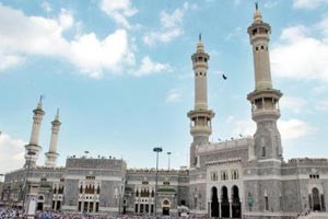 القبض على شاب هتف بصحن الحرم: «أنا المهدي المنتظر»