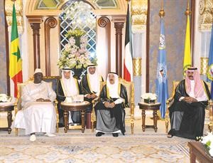 صاحب السمو الامير خلال المباحثات مع الرئيس السنغالي ماكي سال بحضور سمو ولي العهد﻿