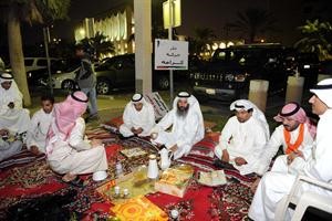 النائب السابق نايف المرداس مع عدد من الحضور