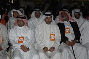 النائب السابق علي الدقباسي في مقدمة الحضور