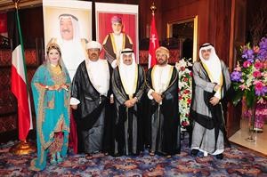 جاسم الخرافي واياد الخرافي يهنئان السفير العماني سالم المعشني