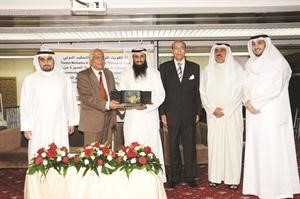 حسام الخرافي والقحطاني يتسلمان شهادة عضوية الجمعية الدولية انور الكندري