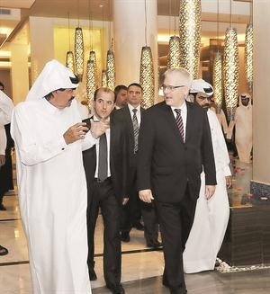 امير دولة قطر سمو الشيخ حمد بن خليفة ال ثاني ورئيس جمهورية كرواتيا ايفو جوسيبوفيتش في جولة بفنادق سوق واقف﻿