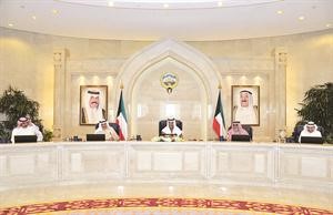 سمو رئيس الوزراء الشيخ جابر المبارك مترئسا جلسة مجلس الوزراء بحضور الشيخ احمد الحمود
والشيخ احمد الخالد والشيخ صباح الخالد ودفاضل صفر