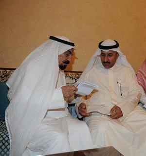 - ويتلقى خطابا من ناخب اخر﻿
