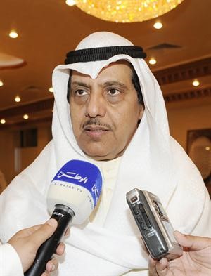 مبارك الخرينج متحدثا في ديوانه﻿