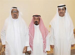 مبارك الخرينج مع بعض كبار السن﻿