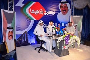 عبدالله المعيوف خلال افتتاح مقره الانتخابي ويبدو الزميل احمد الفضلي	هشام كامل﻿