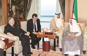 صاحب السمو الامير الشيخ صباح الاحمد خلال لقائه وزير خارجية ارمينيا﻿