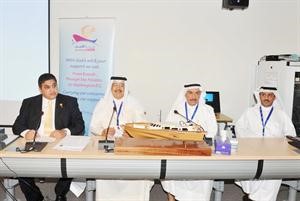 الجاسم متوسطا اعضاء الادارة التنفيذية خلال المؤتمر 	متين غوزال﻿