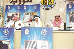 ابراهيم البغلي وفيصل القناعي وعلي حسن خلال المؤتمر الصحافي
