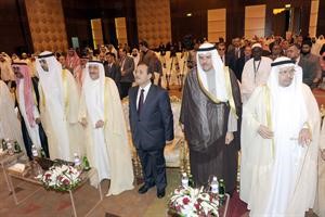 الشيخ محمد العبدالله وكبار الحضور في افتتاح المؤتمر﻿