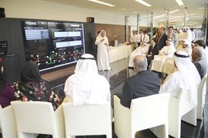 مدير عام الوطنية للاوفست يقدم شرحا للوفد الكوري عن المشروع 	سعود سالم﻿