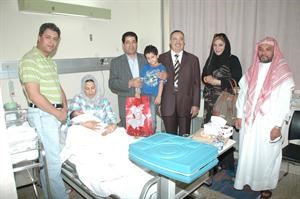 زيارة احدى المريضات بحضور اسرتها﻿