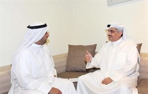 المرشح سامي المنيع متحدثا للزميل عادل الشنان