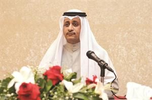 د بدر فيصل الدويش متحدثا خلال الندوة النسائية﻿