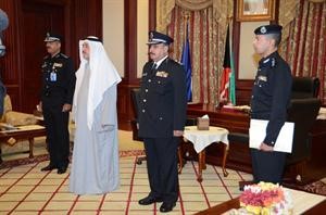 الفريق الشيخ احمد النواف والفريق غازي العمر خلال حفل التخرج