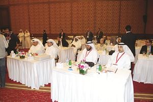  ومجموعة اخرى من المسؤولين
