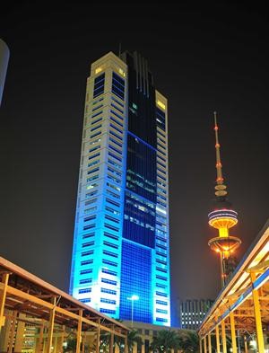 برج بيتك مضاء بالازرق بمناسبة يوم السكر العالمي﻿