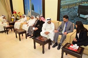 ناصر المري مستقبلا وفدا اجنبيا في ديوانه﻿