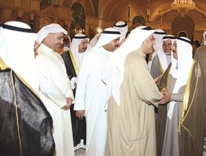 صاحب السمو الامير الشيخ صباح الاحمد خلال استقباله مجموعة من الاكاديميين امس